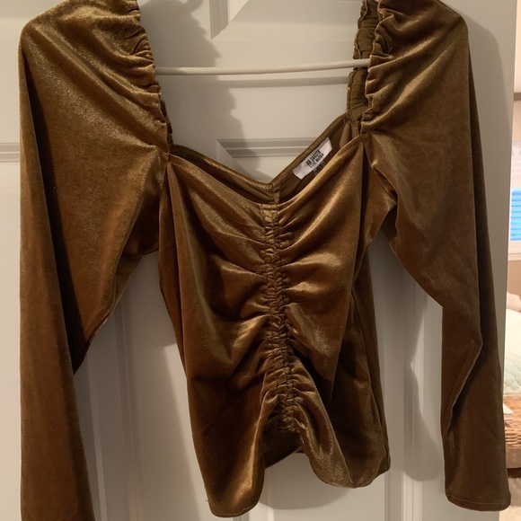 BB Dakota Ruched Velvet Top - Picture 3 of 4